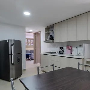 En Laureles Con Piscina, Parqueadero 302 , Medellín Colombia